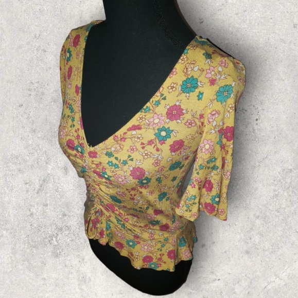 💖Aeropostal Yellow Floral Tee (Size XS) - Picture 12 of 14